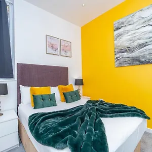 One Bedroom Flat I Walking Distance To Station Brighton
